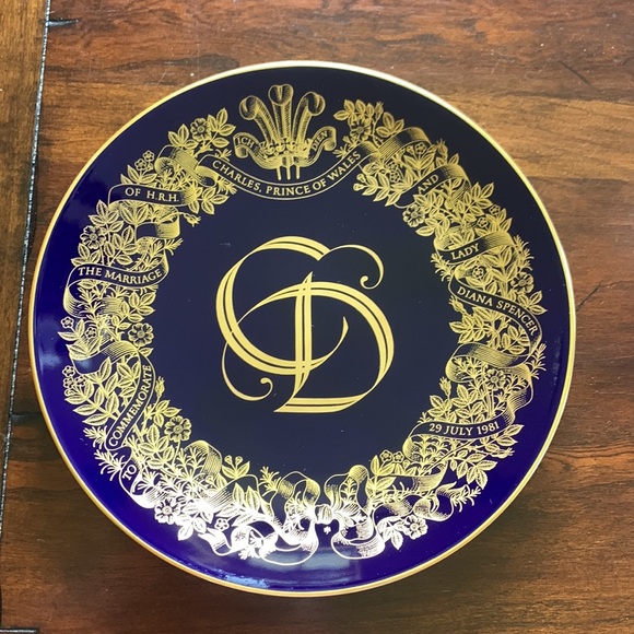 The Royal Wedding Plate in commemoration of the marriage of Charles & Lady Diana - Picture 2 of 3